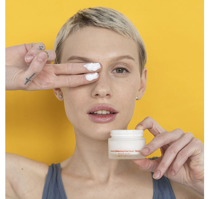 Retinol Night كريم application demonstration